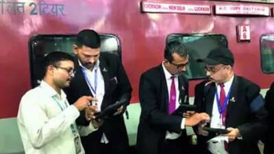 लिनेन बॉय बनले टीटीई? विनातिकीट प्रवाशांकडून पैसे घेऊन दिले बर्थ, असा उघड झाला प्रकार