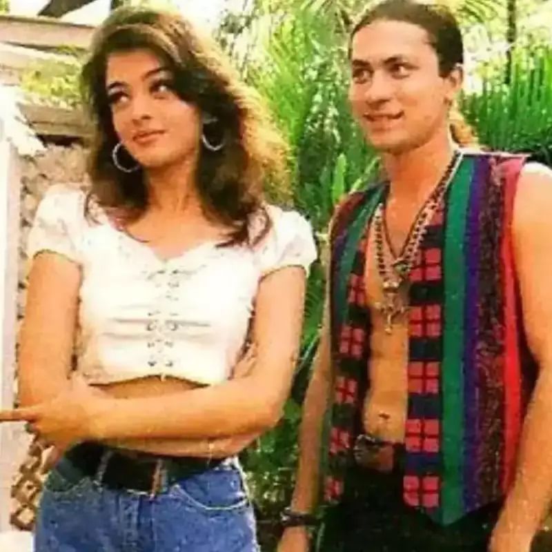 मॉडेलिंगच्या काळात ऐश्वर्या राय राजीव मुलचंदानीला भेटली होती. दोघांच्या मैत्रीचं रुपांतर कालांतराने प्रेमात झालं. तेव्हा ऐश्वर्या आणि राजीव रिलेशनशिपच्या चर्चांनी जोर धरला, पण दोघांचं नातं फार काळ टिकलं नाही. असं म्हणतात की प्रसिद्धी मिळताच ऐश्वर्यने राजीवला बाजूला केलं.