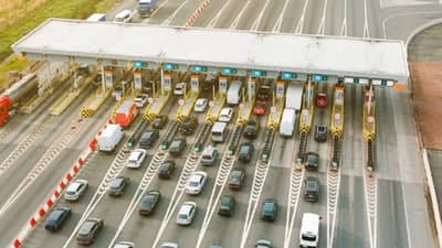 देशातील टोल दरात वाढ! प्रवासाआधी जाणून घ्या, कोणत्या रस्त्यावर किती शुल्क आकारले जाईल?