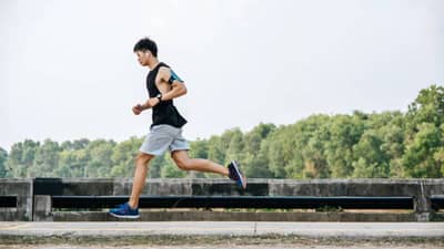 जेवल्यानंतर किती वेळाने तुम्ही रनिंग करू शकता? तज्ञांकडून जाणून घ्या