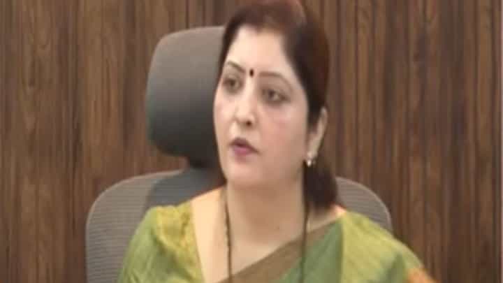 Rupali Chakankar : हलगर्जीपणा अन् मग्रुरी दाखवली, गर्भवतीच्या मृत्यूस रुग्णालयच दोषी; रूपाली चाकणकरांनी स्पष्टच सांगितलं Rupali Chakankar : हलगर्जीपणा अन् मग्रुरी दाखवली, गर्भवतीच्या मृत्यूस रुग्णालयच दोषी; रूपाली चाकणकरांनी स्पष्टच सांगितलं