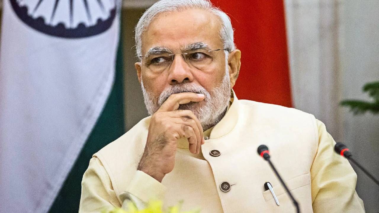 फक्त राष्ट्रीय हिताचा विचार करा, सरकारने कृती करावी, प्रचार करू नये - सामनातून सुनावलं