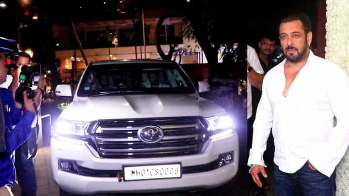 Salman Khan : बॉलीवूडच्या भाईजानचं टेंशन वाढलं; गाडी उडवून देण्याची पुन्हा मिळाली धमकी Salman Khan : बॉलीवूडच्या भाईजानचं टेंशन वाढलं; गाडी उडवून देण्याची पुन्हा मिळाली धमकी