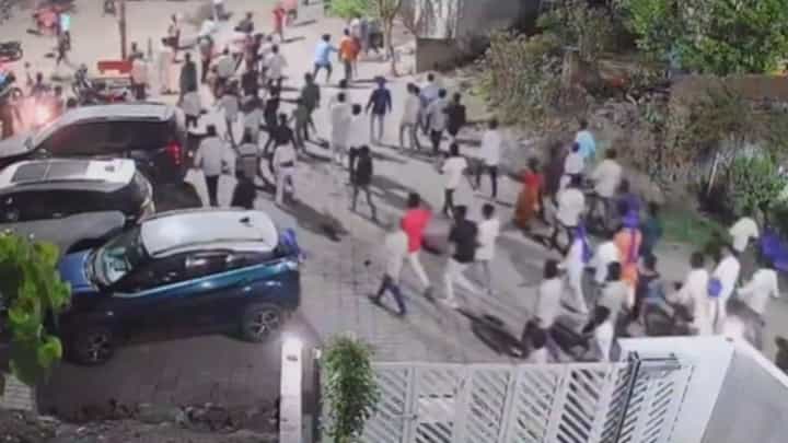 Sambhajinagar News : संभाजीनगरमध्ये मध्यरात्री 2 गटात राडा Sambhajinagar News : संभाजीनगरमध्ये मध्यरात्री 2 गटात राडा
