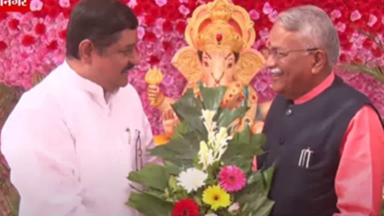 Sambhajinagar : ठाकरे बंधूंची युती? दोन्ही पक्षात मनोमिलनाचं वारं, नेत्यांच्या भेटीगाठी सुरू Sambhajinagar : ठाकरे बंधूंची युती? दोन्ही पक्षात मनोमिलनाचं वारं, नेत्यांच्या भेटीगाठी सुरू