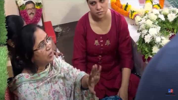 Pahalgam Terror Attack : '...पण तोपर्यंत उशीर झाला होता, आम्ही कपाळाच्या टिकल्या काढून फेकल्या अन्...', कौस्तुभ गनबोटेंच्या पत्नीनं सांगितला अंगावर आणणारा अनुभव Pahalgam Terror Attack : '...पण तोपर्यंत उशीर झाला होता, आम्ही कपाळाच्या टिकल्या काढून फेकल्या अन्...', कौस्तुभ गनबोटेंच्या पत्नीनं सांगितला अंगावर आणणारा अनुभव