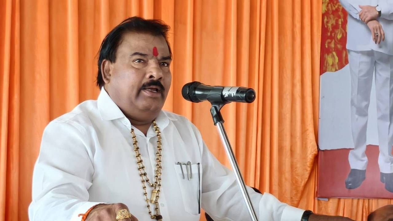 पंतप्रधान यांनी खामकी भूमिका घेतली पाहिजे. कुणाला विचारायची गरज काय. तुम्हाला लोकांनी निवडून दिलं आहे. देश दिला आहे. धडाक्यात निर्णय घ्या, अशी मागणीच संजय गायकवाड यांनी मोदींना उद्देशून केली आहे.