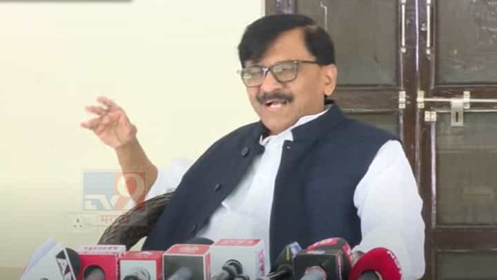 Sanjay Raut : 'हा दलाल... माझ्या नादाला लागू नको, नाहीतर नागडा करीन मी...', राऊतांचा रोख कुणावर? Sanjay Raut : 'हा दलाल... माझ्या नादाला लागू नको, नाहीतर नागडा करीन मी...', राऊतांचा रोख कुणावर?