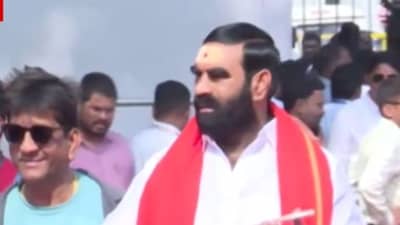 डेंग्यूच्या उपचाराचं बील 5 लाख  85 हजार, संतोष बांगर डॉक्टरांवर संतापले, ऑडिओ क्लिप व्हायरल