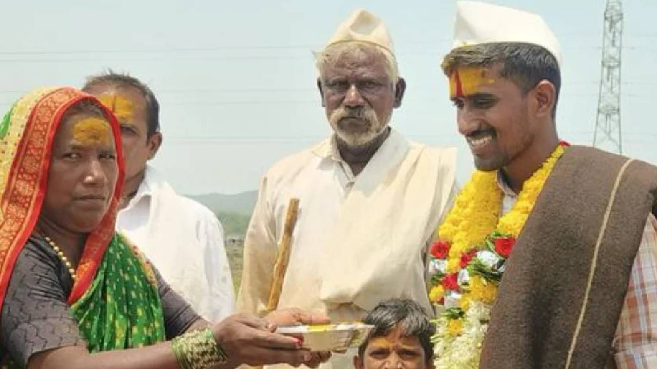 मेंढ्या चारत होता, UPSC च्या निकालाने नशिब पालटले, बिरदेव सिध्दापा डोणे झाला IPS