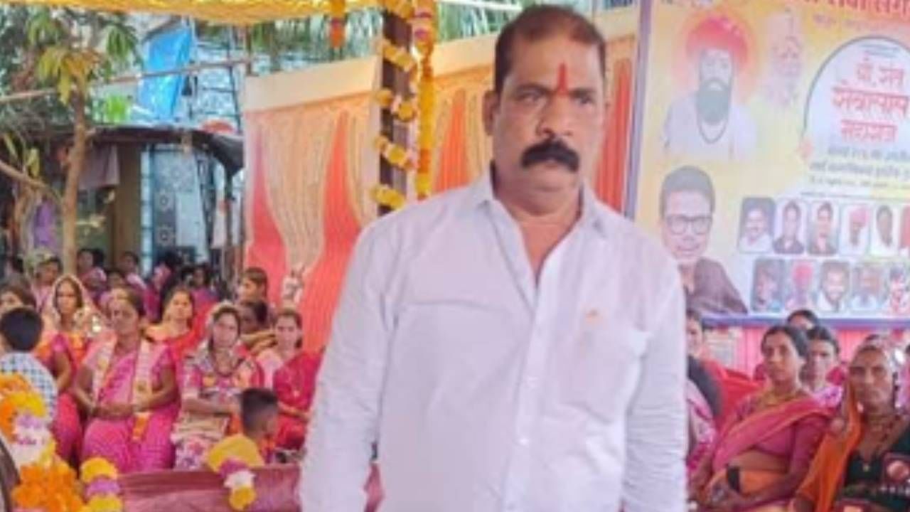 त्यानंतर या मुलीच्या आई-वडिलांनी काल कांजूर पोलीस ठाण्यात येऊन अनंत पाताडे यांच्याविरोधात तक्रार दिली.