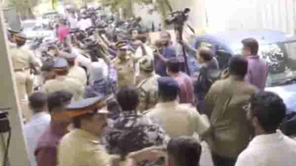 Shivsena UBT March : ठाकरे गटाचा हंडा मोर्चा; पोलिसांकडून आंदोलकांची धरपकड