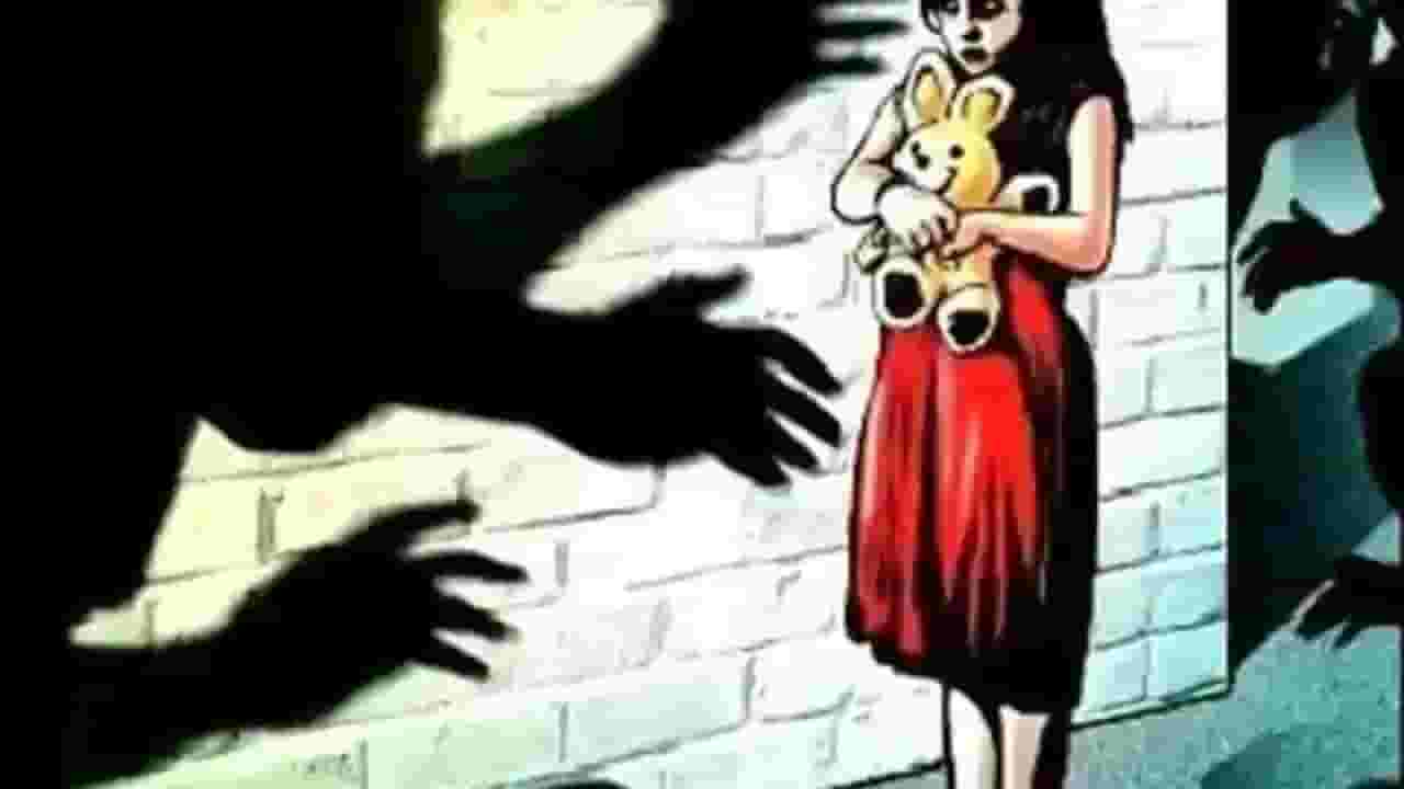 Solapur Crime : संतापजनक! 68 वर्षीय वृद्धाकडून 3 शाळकरी मुलींचा विनयभंग Solapur Crime : संतापजनक! 68 वर्षीय वृद्धाकडून 3 शाळकरी मुलींचा विनयभंग