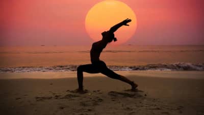 उन्हाळ्यात महिनाभर सूर्यनमस्कार केल्याने शरीरात काय बदल होतात? जाणून घ्या
