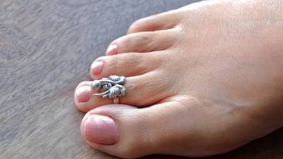 toe ring benefits : विवाहित महिला पायामध्ये जोडवी का घालतात? जाणून घ्या शास्त्रीय महत्त्व