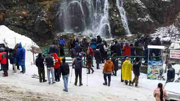 Pahalgam Terror Attack : पहलगामला दरवर्षी किती पर्यटक देतात भेट ? लाखोंच्या पोटावर पाय, हजारो कोटींच्या व्यवसायावर संकट ?