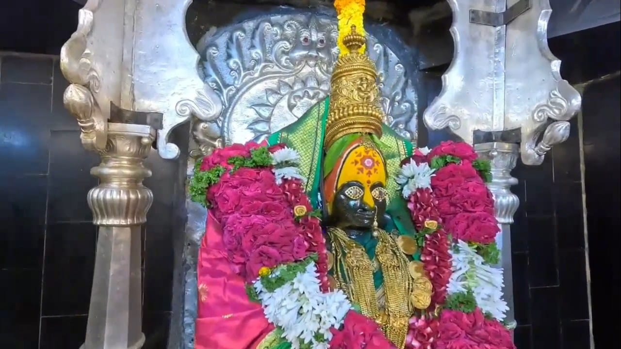 याव्यतिरिक्त 17 किलो 620 ग्रॅम सोने आणि 256 किलो चांदी भाविकांनी अर्पण केली आहे.