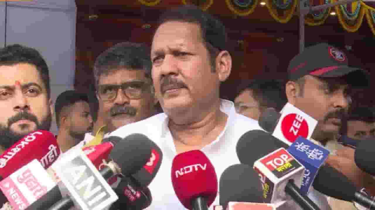 UdayanRaje Bhosale : ब्रिटिश राजवटीत स्त्रियांसाठी पहिली शाळा फुलेंनी नाही तर... उदयनराजेंच्या वक्तव्यानं वाद पेटणार? UdayanRaje Bhosale : ब्रिटिश राजवटीत स्त्रियांसाठी पहिली शाळा फुलेंनी नाही तर... उदयनराजेंच्या वक्तव्यानं वाद पेटणार?