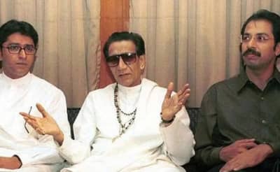 BMC निवडणूकांच्या पार्श्वभूमीवर ठाकरे बंधूंची हातमिळवणी ?, शिंदे यांचे काय होणार ?