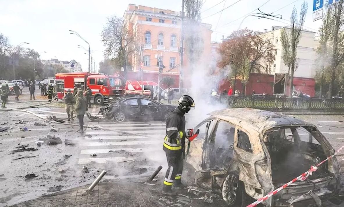 रशियाचा युक्रेनवर भयानक हल्ला, बॅलिस्टीक क्षेपणास्रे डागली, 21 जणांचा मृत्यू...शाळा आणि रस्ते बरबाद झाले रशियाचा युक्रेनवर भयानक हल्ला, बॅलिस्टीक क्षेपणास्रे डागली, 21 जणांचा मृत्यू...शाळा आणि रस्ते बरबाद झाले