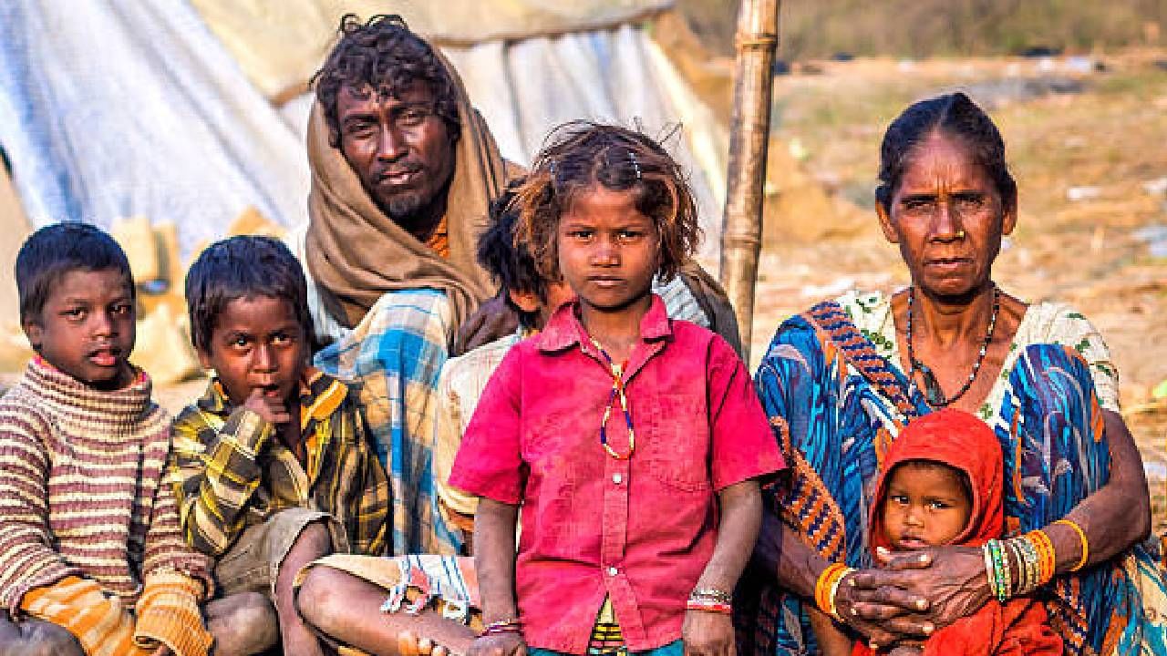 हॅपीप्लस कंसल्टिंगच्या 'इंडियन हॅपीनेस इंडेक्स रिपोर्ट'मध्ये उत्तर प्रदेश हे देशातील सर्वांत कमी आनंदी राज्य असल्याचं म्हटलं गेलंय. इथले सामाजिक आणि आर्थिक मुद्दे यासाठी कारणीभूत असल्याचं त्यात नमूद केलंय. 
