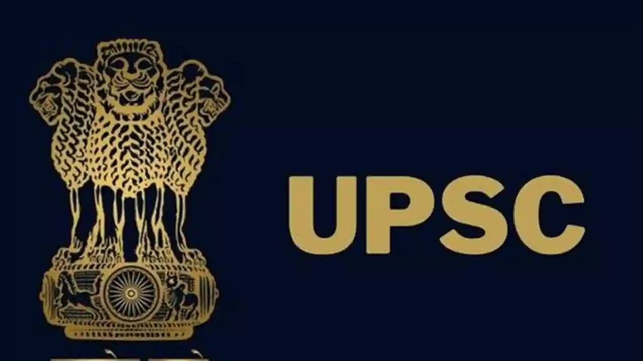 मुलगी युपीएससी परीक्षा उत्तीर्ण झाल्याचा आनंदोत्सव साजरा करताना वडिलांना हृदयविकाराचा तीव्र झटका येऊन त्यात त्यांचे निधन झाल्याची दुर्दैवी घटना घडली आहे.