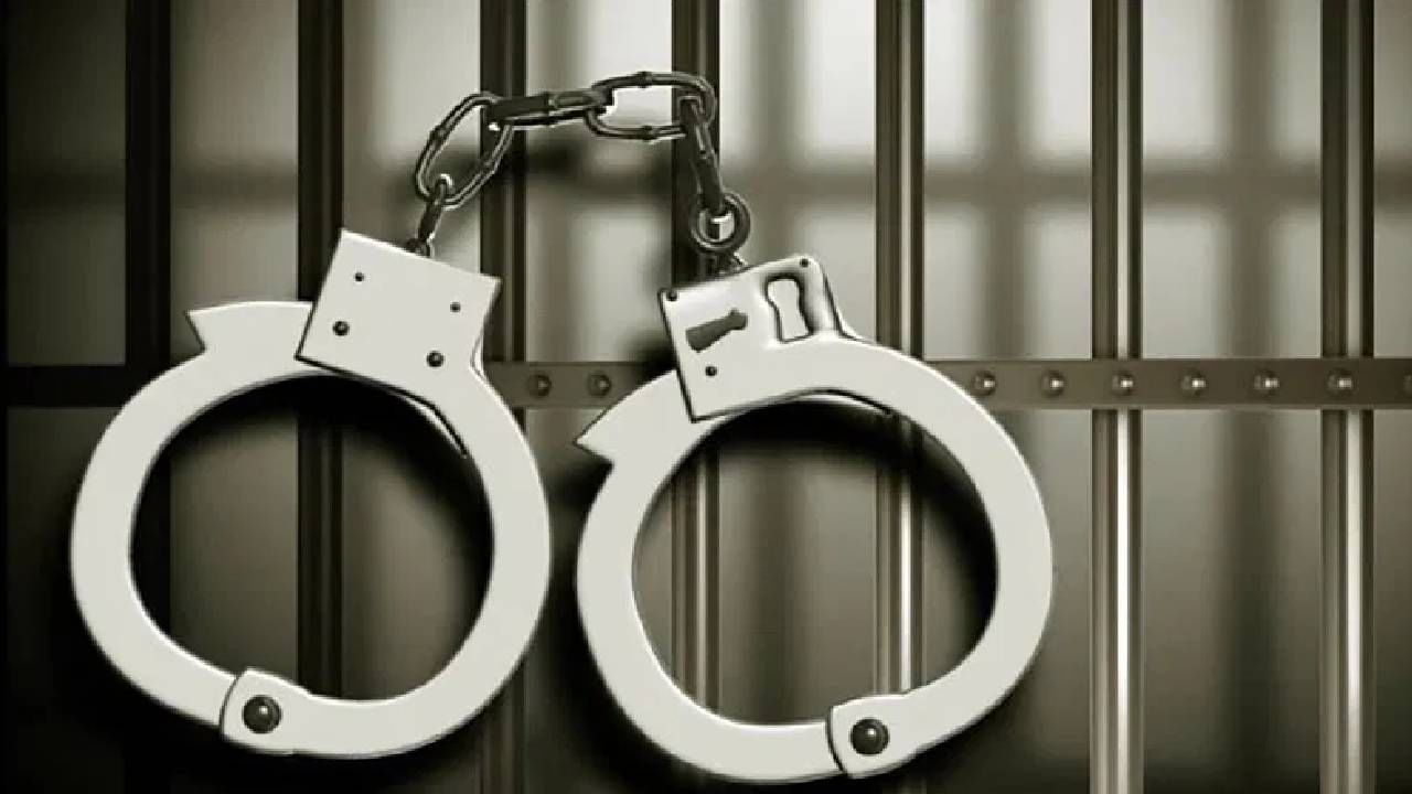 मिळालेल्या माहितीनुसार आरोपी महिलेचे नाव रझिया सुल्तान असे आहे.  तर मृत व्यक्तीचे नाव नौशाद असे आहे. नौशाद हा दुबईत नोकरी करायचा. तो नुकतेच आपल्या घरी आला होता. 