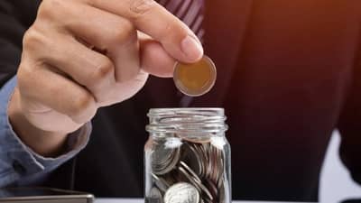 vastu tips: घरातील आर्थिक चणचण दूर करण्यासाठी वास्तुच्या या विशेष नियमांचे पालन करा...