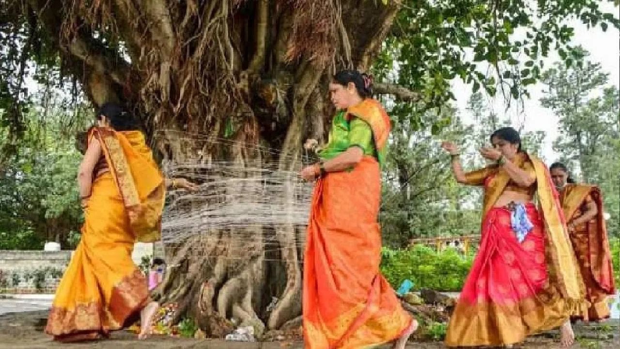 vat pourima 2025: वट पौर्णिमेच्या दिवशी वैवाहिक महिलांनी 'या' चुका करणे टाळा अन्यथा....