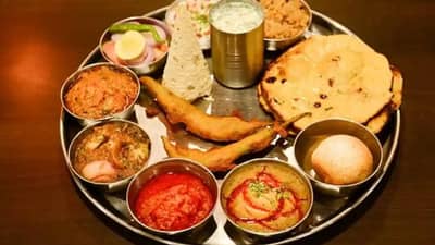 शाकाहारी थाळी झाली स्वस्त, नॉनव्हेज खवय्यांसाठीही गुड न्यूज