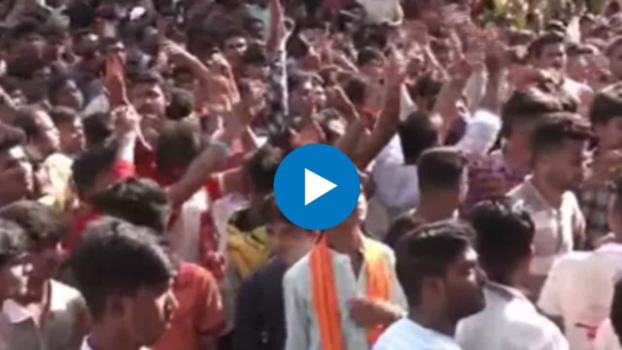 Wadala News : वडाळा येथे पोलीस आणि विश्व हिंदू परिषदेचे कार्यकर्ते आमनेसामने Wadala News : वडाळा येथे पोलीस आणि विश्व हिंदू परिषदेचे कार्यकर्ते आमनेसामने
