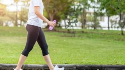 सूर्यास्तच्या वेळी चालणे आरोग्यासाठी आहे खूपच फायदेशीर, जाणून घ्या फायदे