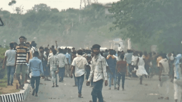 पश्चिम बंगाल धुमसलं, वक्फ कायद्याला विरोध करण्यासाठी लोक रस्त्यावर, हिंसेत तिघांचा मृत्यू