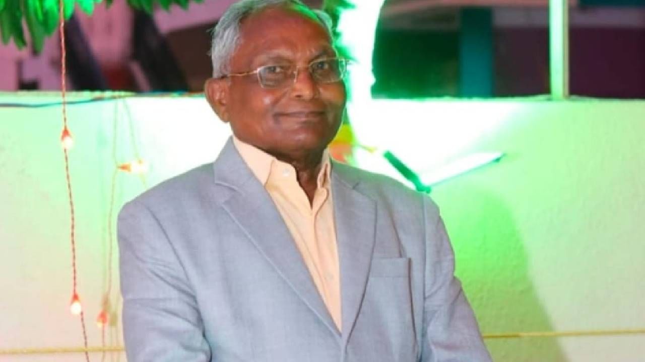 प्रल्हाद खंदारे असे मृत्युमुखी पडलेल्या वडिलांचे नाव आहे.