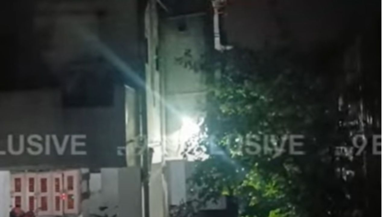 मुसळधार पावसानं बारामतीला झोडपलं आहे, पावसामुळे नागरिकांची चांगलीच तारांबळ उडाली आहे, जोरदार पाऊस झाला आहे. 