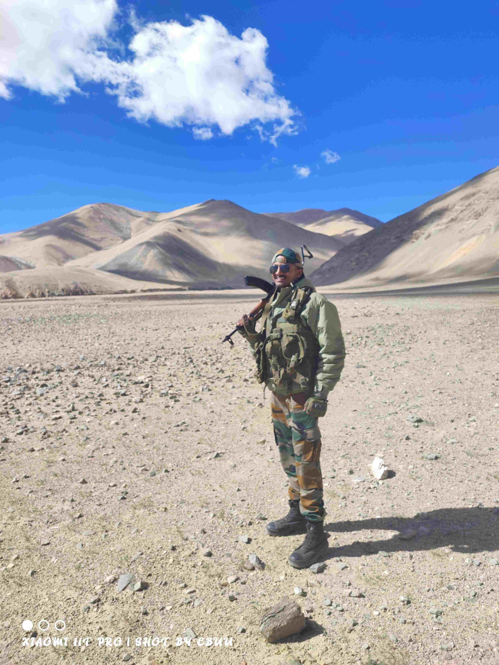 त्यानुसार योगेश हे देशसेवेसाठी हळदीच्या अंगानेच आज सांगलीतून रवाना झाले. तत्पूर्वी योगेश यांना त्याच्या कुटुंबाकडून आणि नातेवाईकांकडून निरोप देण्यात आला.