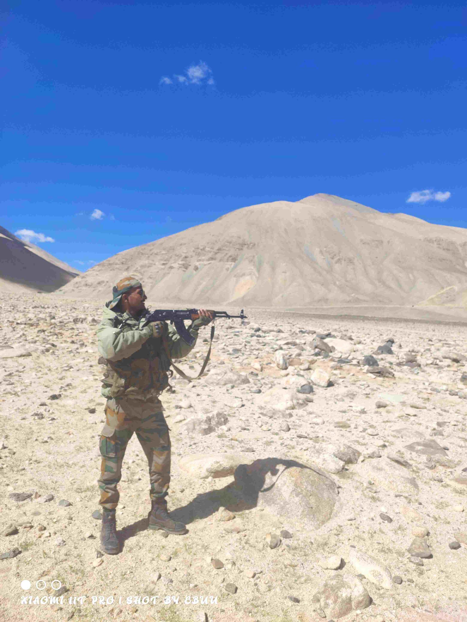 मात्र लग्नाची हळद उतरण्यापूर्वीच भारत-पाकिस्तान यांच्यात संघर्ष सुरू झाल्यानंतर 9 तारखेला युद्धभूमीकडे रवाना होण्याचे आदेश योगेश यांना मिळाले.
