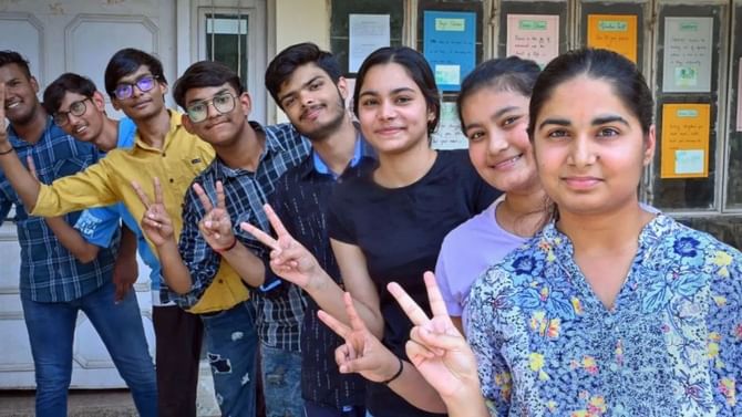 SSC Result 2025 : राज्यात 285 विद्यार्थ्यांना 35% टक्के SSC Result 2025 : राज्यात 285 विद्यार्थ्यांना 35% टक्के