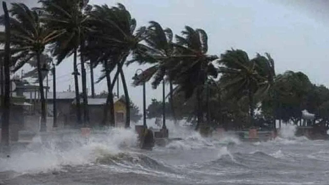 एका रिपोर्टनुसार भारतीय हवामान विभागाकडून अंदमानच्या समुद्रात सायक्लोनिक सर्कुलेशनची नोंद करण्यात आली आहे. यामुळे 16 मे ते 22 मे पर्यंत कमी दाबाचा पट्टा निर्माण होऊ शकतो.