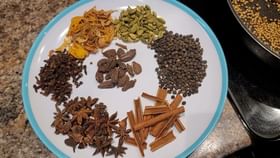 स्वयंपाक घरातील 'या' मसाल्यांमुळे तुमचं आरोग्य निरोगी राहिल.... स्वयंपाक घरातील 'या' मसाल्यांमुळे तुमचं आरोग्य निरोगी राहिल....