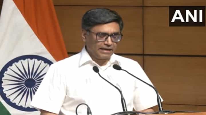 Vikram Misri : ...म्हणून दहशतवाद्यांनी पहलगामवर केला हल्ला, परराष्ट्र सचिवांनी थेट सांगितलं Vikram Misri : ...म्हणून दहशतवाद्यांनी पहलगामवर केला हल्ला, परराष्ट्र सचिवांनी थेट सांगितलं