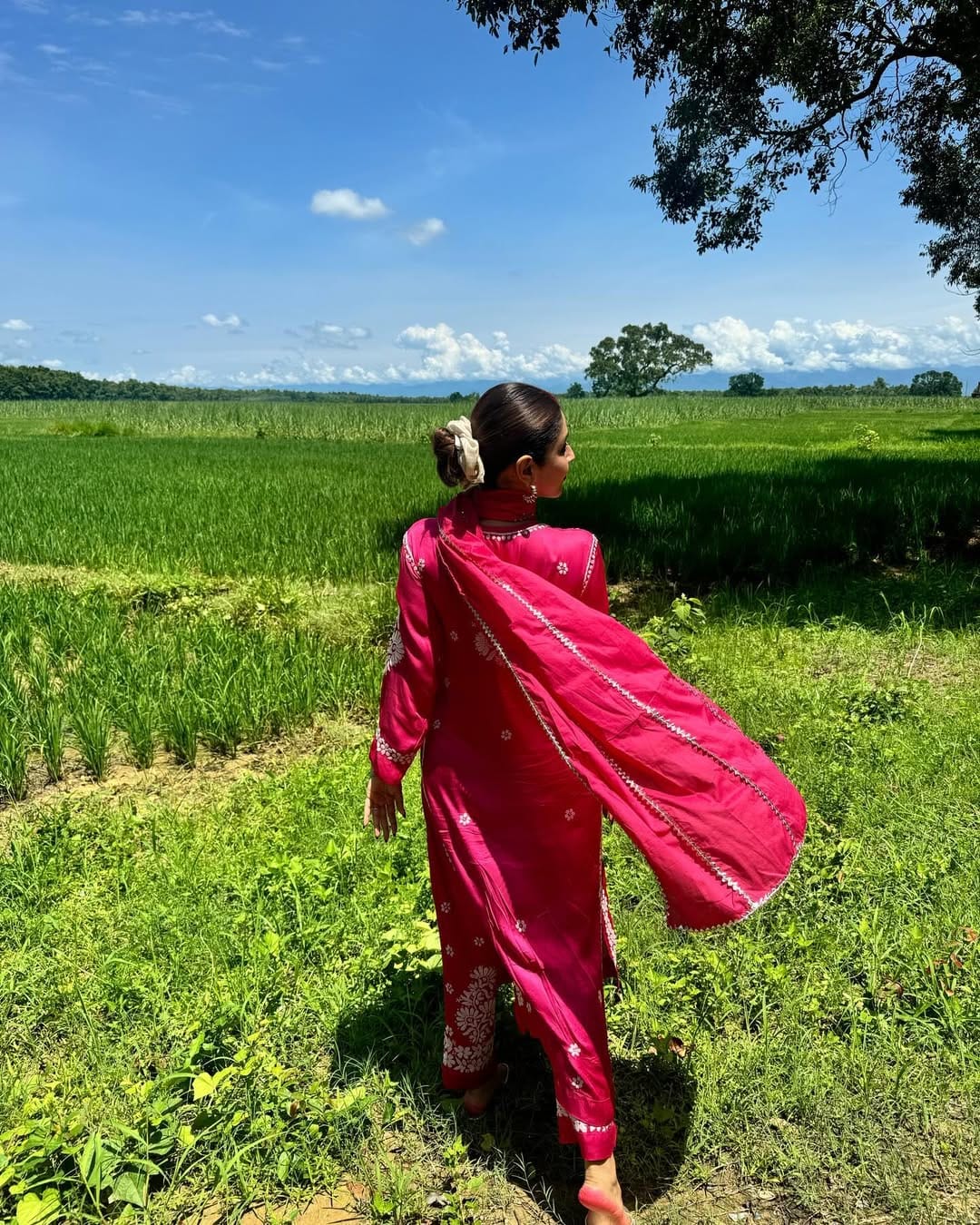 या दोघांनी एकमेकांना सात वर्षे डेट केलं होतं. त्यानंतर हिंदू विवाह पद्धतीने त्यांनी गेल्या वर्षी लग्न केलं. 