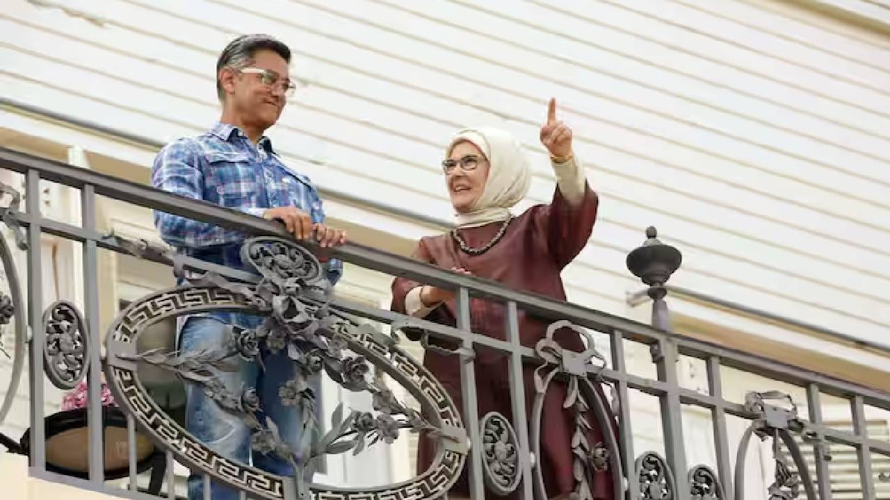 यानंतर सोशल मीडियावर बॉयकॉट तुर्कीची मोहीम सुरू झाली. या बहिष्कार मोहिमेबाबत विविध पक्ष, नेते आणि सेलिब्रिटी आपली भूमिका मांडत असतानाच अभिनेता आमिर खानचे काही फोटो चर्चेत आले आहेत. या फोटोंमध्ये आमिरने तुर्कीच्या फर्स्ट लेडीची भेट घेतल्याचं पहायला मिळतंय. 
