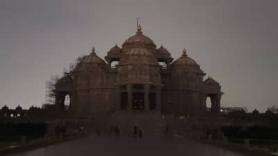 दिल्लीच्या अक्षरधाम मंदिरात मॉक ड्रिल, भाविकांना दाखवलं युद्धापासून बचावाचं प्रात्यक्षिक