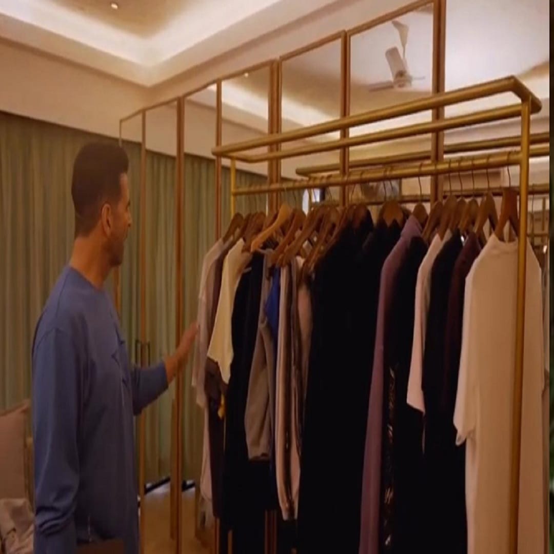 अक्षयचं वॉक-इन क्लोसेट देखील पाहण्यासारखं आहे.