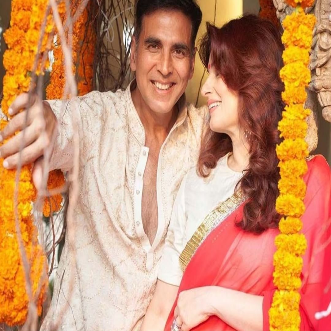 अक्षयचे मुंबईत समुद्रासमोरील डुप्लेक्स अपार्टमेंट आहे ज्यामध्ये तो त्याच्या कुटुंबासह राहत होता. एका रिपोर्टनुसार, अभिनेत्याच्या तळमजल्यावर एक मोठा लिविंग रूम, होम थिएटर, किचन, डायनिंग एरिया आहे.