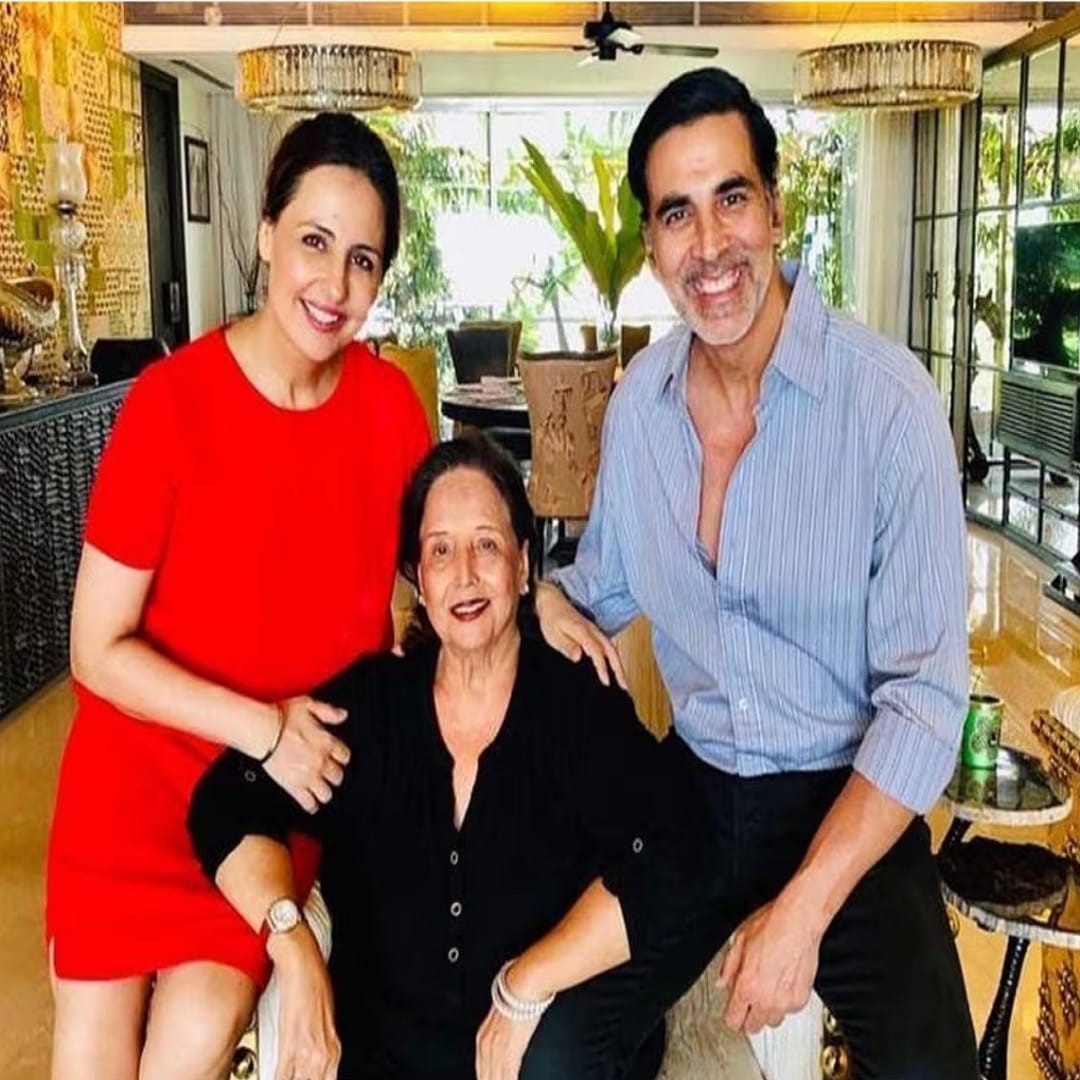 एका मुलाखतीत ट्विंकलने सांगितले होते की,"एक सुंदर घर म्हणजे त्यात राहणाऱ्या लोकांसाठी खरे घर. मी दुसरीकडे कुठेही राहण्याची कल्पनाही करू शकत नाही." अशा पद्धतीने तिने तिच्या घराबद्दलच्या भावना व्यक्त केल्या होत्या.