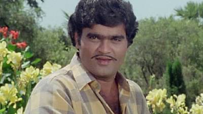 आपल्या बरोबरची व्यक्ती पुढे जाऊ लागली की असुरक्षित वाटतं? अशोक सराफ यांची शिकवण लक्षात ठेवा..