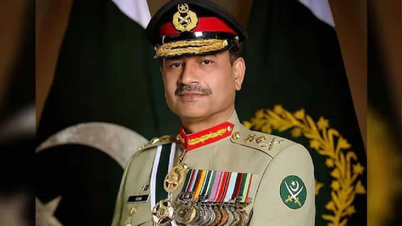 Pakistan Army : पाकिस्तानात एकच बवाल... पाक लष्करप्रमुख असिम मुनीर राजीनामा देणार? कोणाकडून होतेय मागणी? Pakistan Army : पाकिस्तानात एकच बवाल... पाक लष्करप्रमुख असिम मुनीर राजीनामा देणार? कोणाकडून होतेय मागणी?