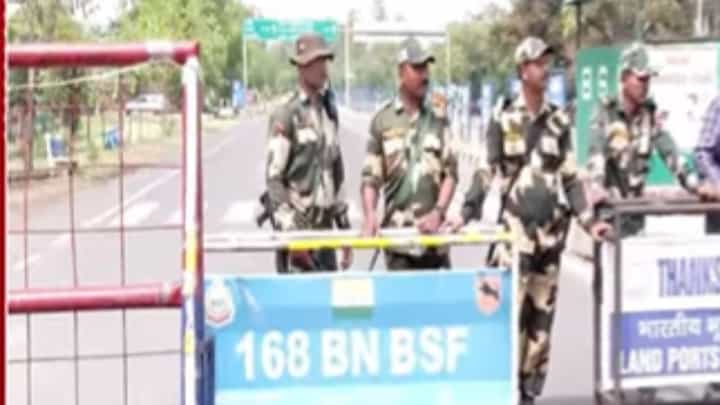 Attari Border : भारत - पाकिस्तान अटारी सीमेवरील दरवाजे पुन्हा उघडले Attari Border : भारत - पाकिस्तान अटारी सीमेवरील दरवाजे पुन्हा उघडले